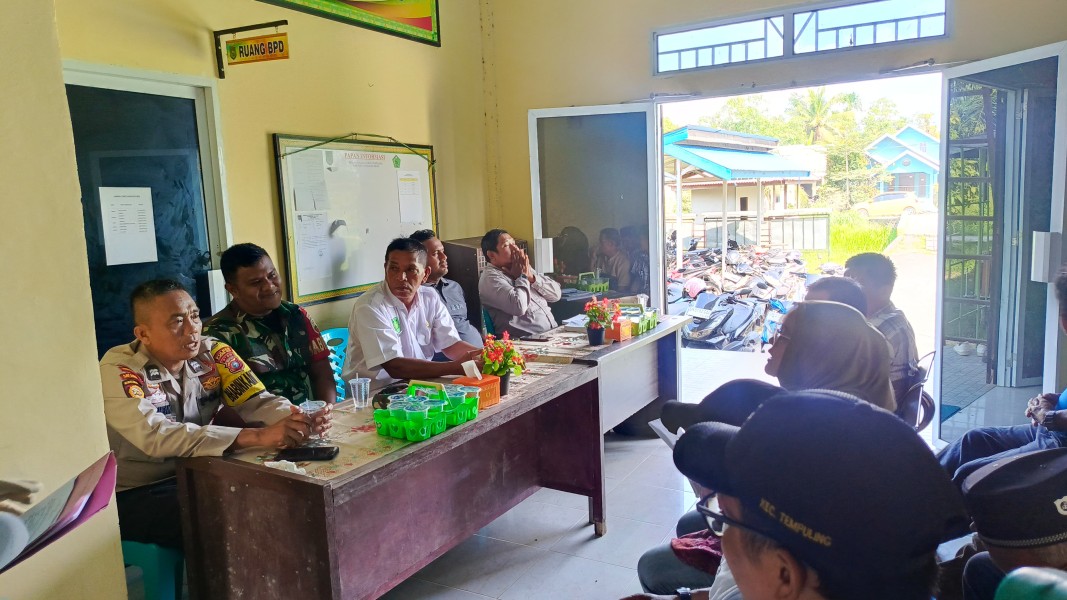 Babinsa Koramil 03/Tempuling Hadiri Musyawarah Bumdes Amanah Negeri Desa Mumpa