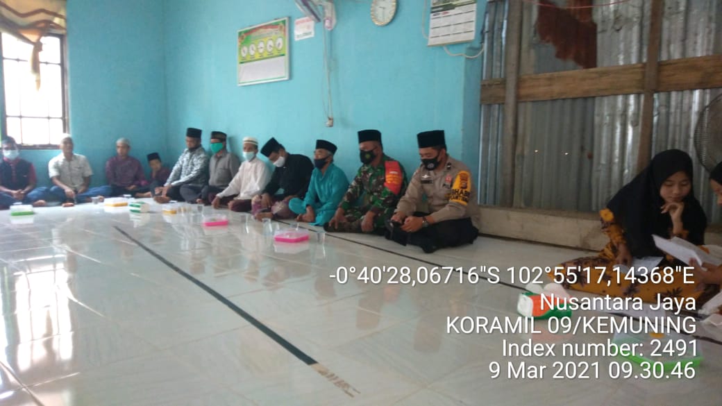Personil Koramil 09/Kemuning Hadiri Isra' Mi'raj Nabi Muhammad SAW di Nusantara Jaya