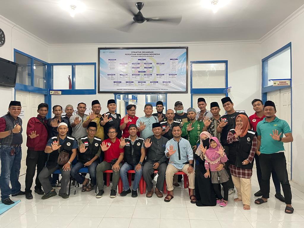 PWI Bengkalis Gelar Takjil On The Road dan Buka Bersama