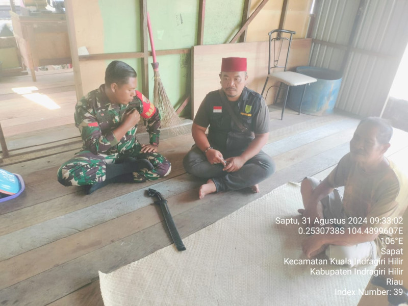 Babinsa Koramil 04/Kuindra Wujudkan Kenyamanan dan Keamanan di Lingkungan