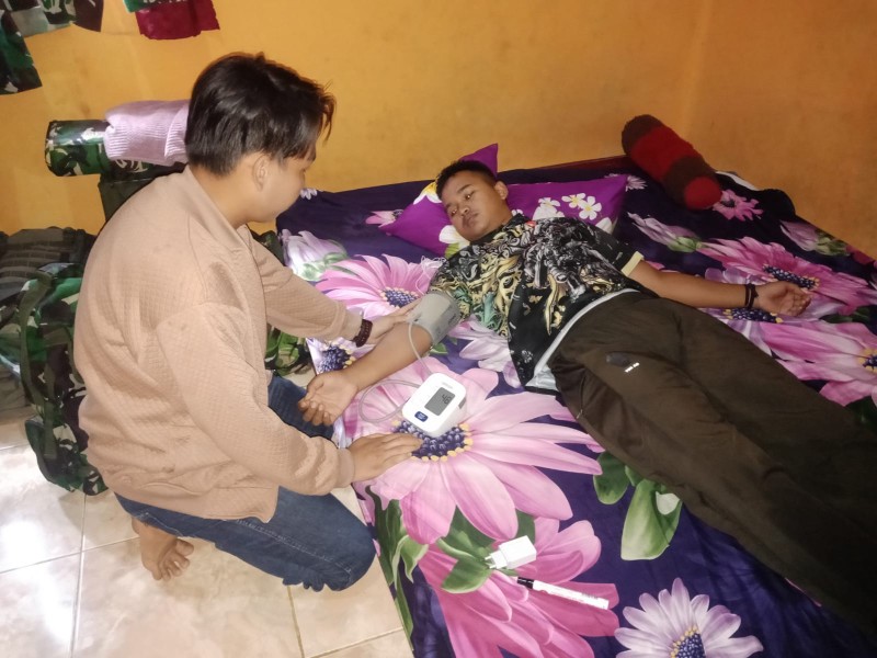 TMMD Ke-123: Anggota Koramil 07/Rth Ikut Serta dalam Kegiatan Pengobatan Gratis