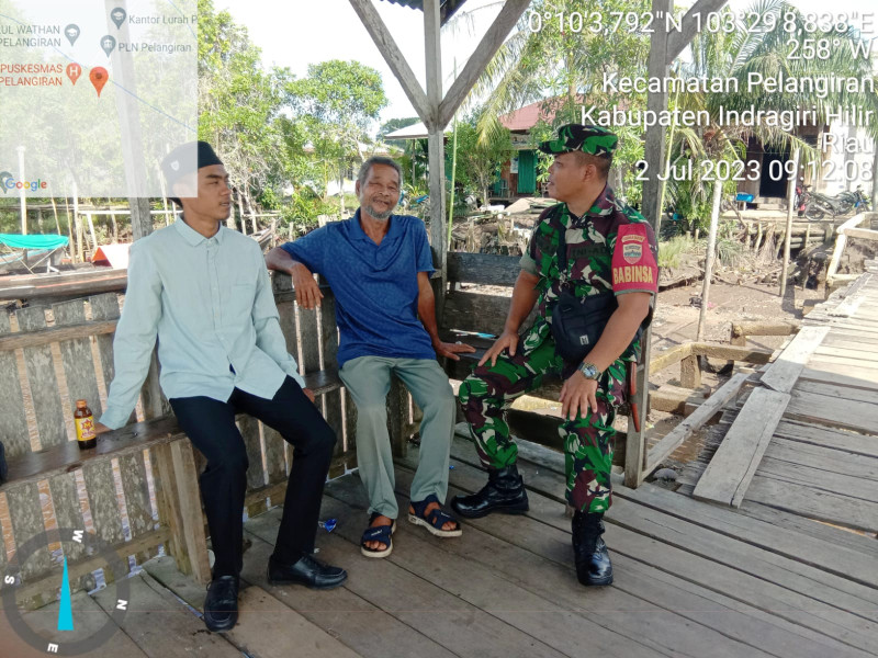 Babinsa Koramil 10/Pelangiran Sambangi Puskesmas Guna Mensosialisasikan dan Menjaga Nilai-nilai Luhur Pancasila