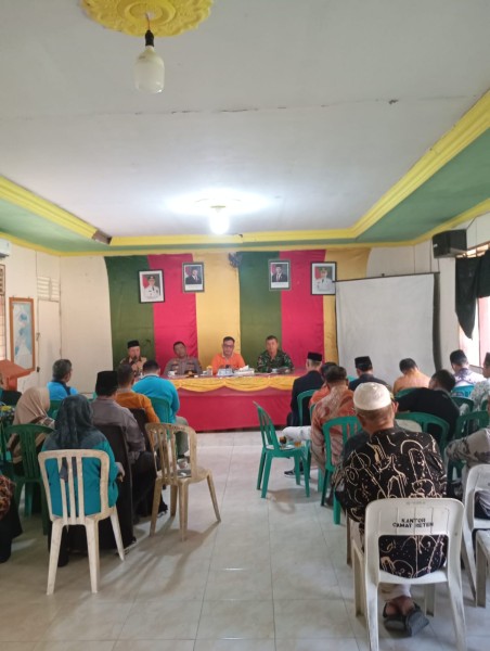 Babinsa Koramil 07/Reteh Ikuti Rapat Koordinasi Pelaksanaan STQ Tingkat Kecamatan Reteh Berlangsung Sukses