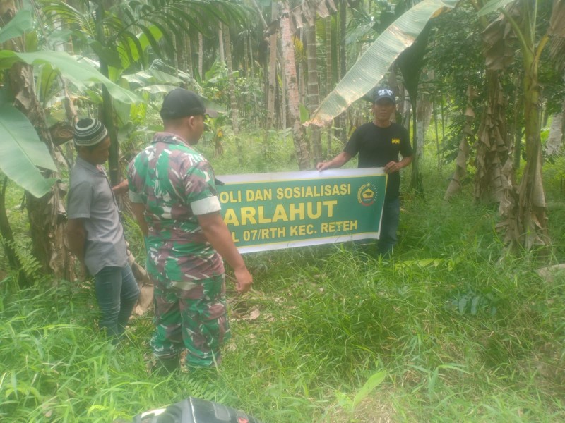 Meningkatkan Kesadaran Masyarakat, Babinsa Koramil 07/Reteh Lakukan Patroli di Parit Gantung
