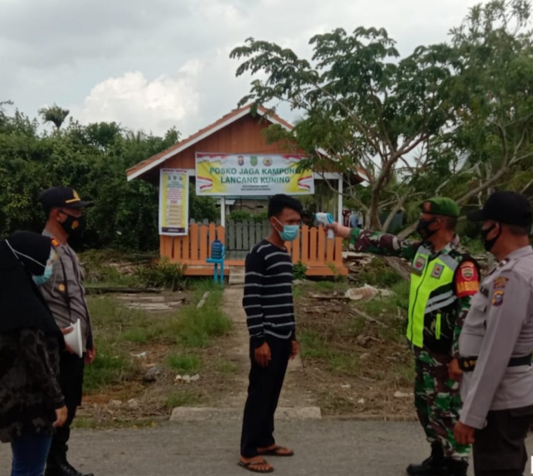Dengan Pendekatan yang Tepat, Babinsa Sungai Bela Edukasi Warga Tentang Disiplin Protkes