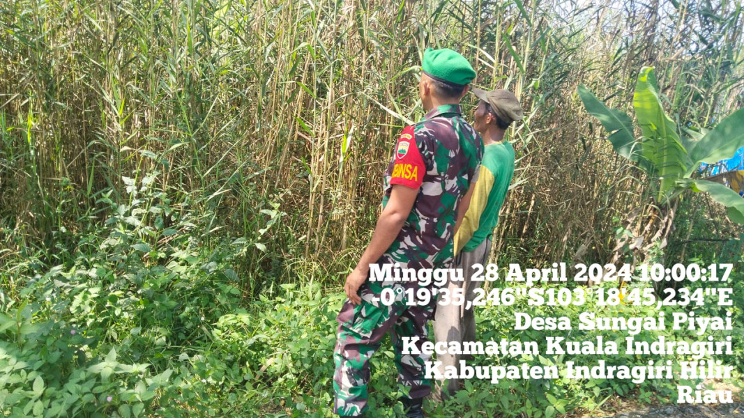 Babinsa Koramil 04/Kuindra Bersama Masyarakat Giat Patroli Karhutla Demi Kenyamanan Di Lingkungan