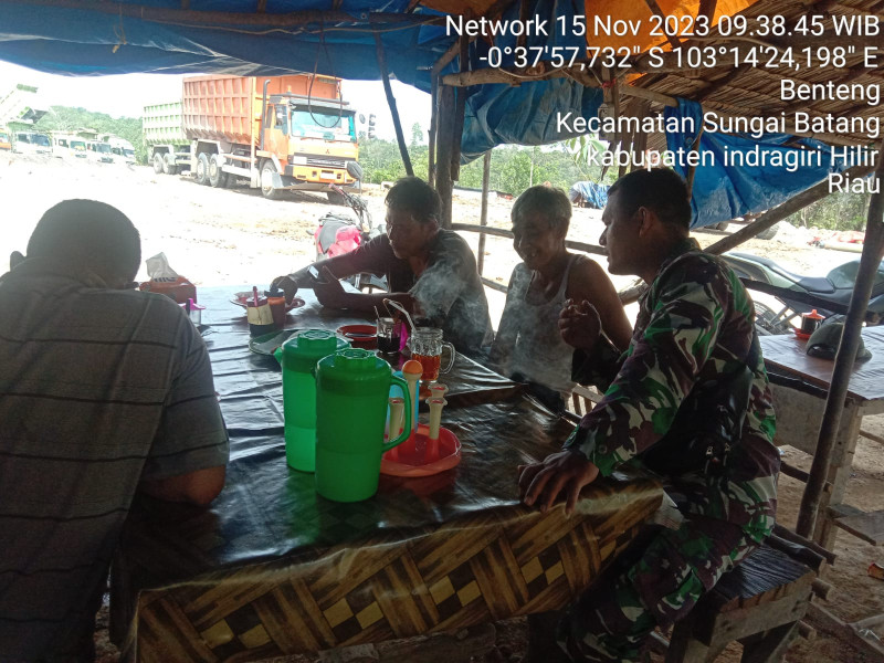 Untuk Mencegah Pencurian, Koramil 07/Reteh Himbau Warga Untuk Terus Menjaga Keamanan Lingkungan