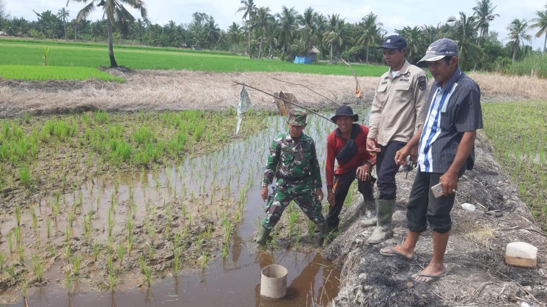 Babinsa Koramil 07/Rth: Melaksanakan Komunikasi Sosial dan Peninjauan Sumber Air