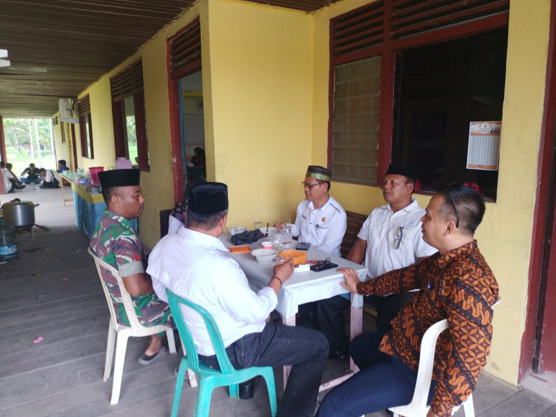 Jalin Silaturahmi dan Berikan Informasi Terkait Situasi Kamtibmas Bersama Babinsa Koptu Margono