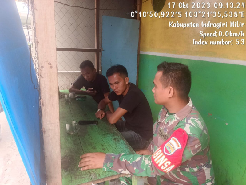 Bhabinsa Koramil 05/Gas Komsos Wujud Kedekatan Babinsa dengan Warga