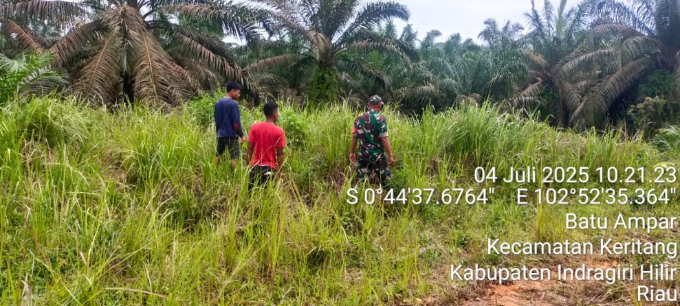 Babinsa Koramil 09/Kemuning Koptu Nasrianto Laksanakan Patroli dan Sosialisasi Karlahut