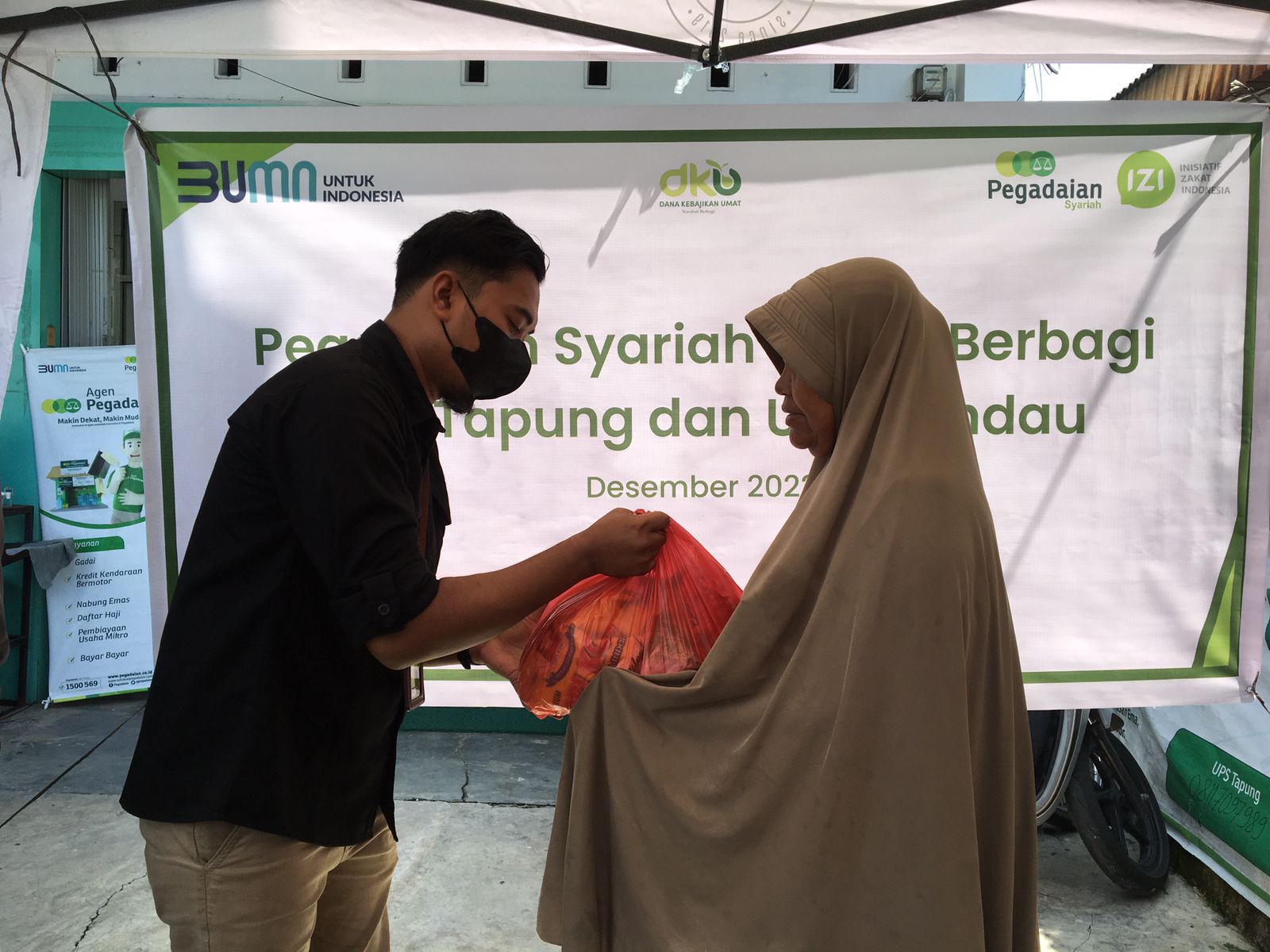 Berbagi Berkah, PT. Pegadaian Syariah Cabang Soebrantas Bersama IZI Riau Salurkan Bantuan Sembako