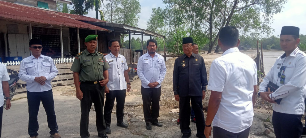 Danramil 09/Kemuning Serta Jajarannya Dampingi Pemberangkatan Bupati Kabupaten Inhil Ke Pelabuhan
