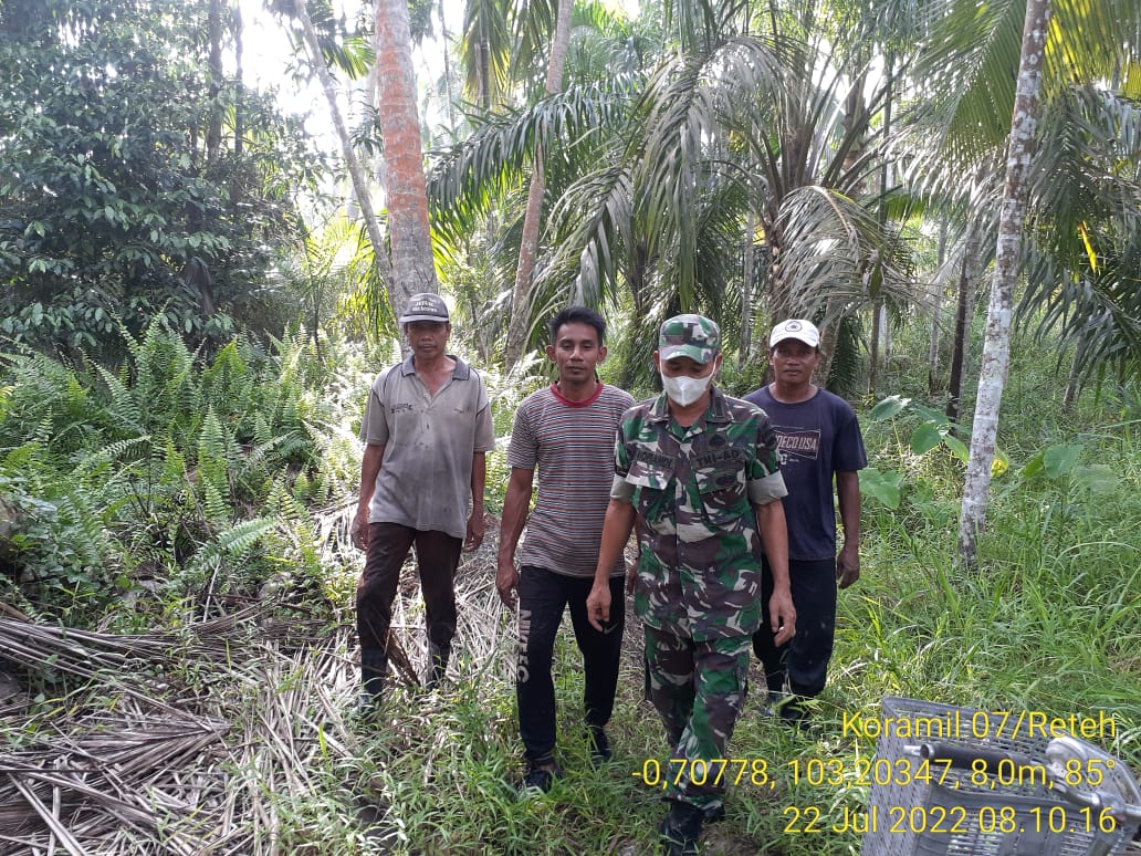Babinsa Koramil 07/Reteh Melakukan Patroli Rutin Bersama Warga Binaan
