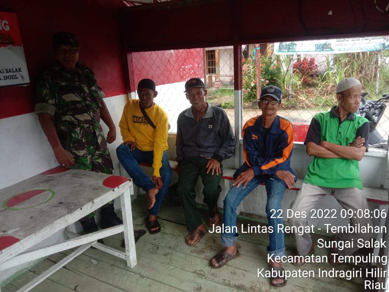 Serma Syamsul Azman Babinsa Koramil 03/Tpl Komsos Dengan Tomas Kampung  Pancasila