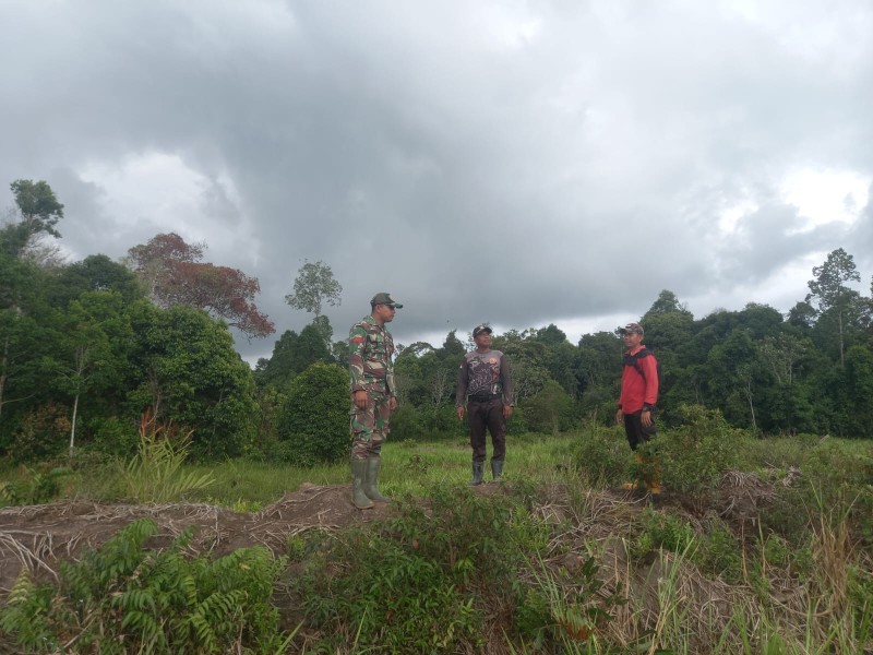 Babinsa Koramil 05/Gas Pratu Sandi Wahyudi Patroli Menjadi Prioritas Di Wilayah Rawan Karlahut