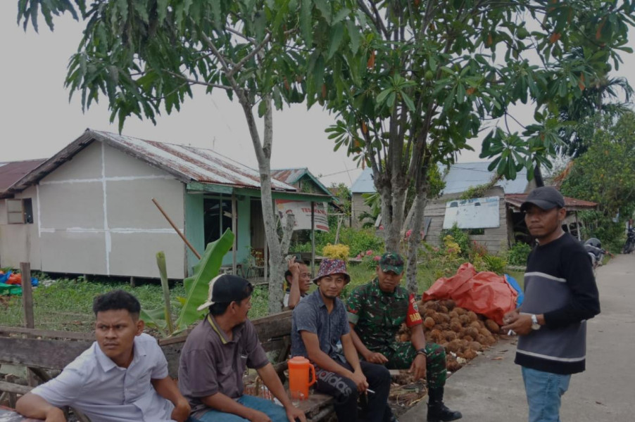 Manfaatkan Suasana Lebaran, Babinsa 03/Tpl Sambangi Rumah Warga Binaan Jalin Komsos