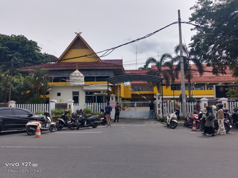 KPK Masih Gabut di Riau,  Datangi Disdik Dikawal Brimob