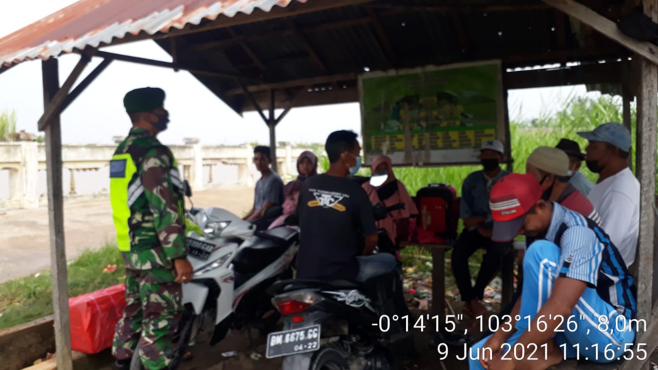 Babinsa Serda Januar Effendi Terus Komsos Kepada Masyarakat Binaan