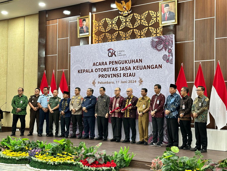 Pj Gubri SF Hariyanto Hadiri Pengukuhan Kepala OJK Riau