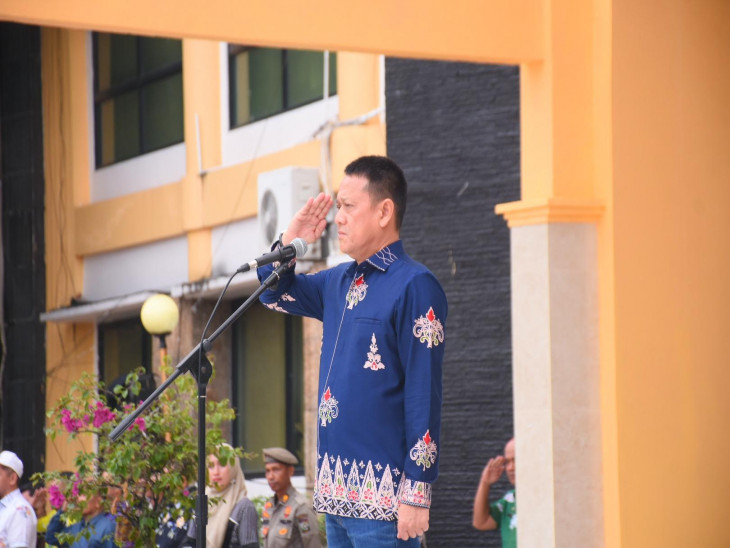 Pj Bupati Kampar Pimpin Apel Gabungan Perdana Tahun 2025 Pj Bupati Kampar Pimpin Apel Gabungan Perdana Tahun 2025