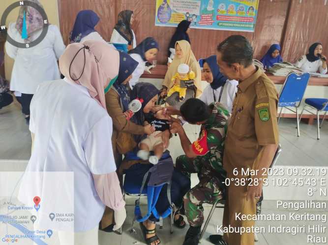 Giat Pemberian Vaksin Polio Kepada Balita Oleh Babinsa Desa Pengalihan