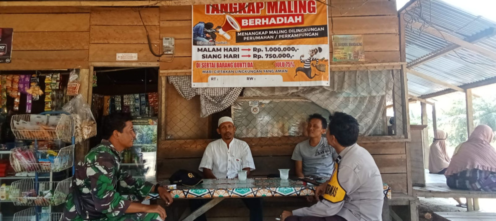 Kuatkan Jalin Silaturahmi Antara Babinsa Koramil 09/Kemuning Bersama Masyarakat Setempat