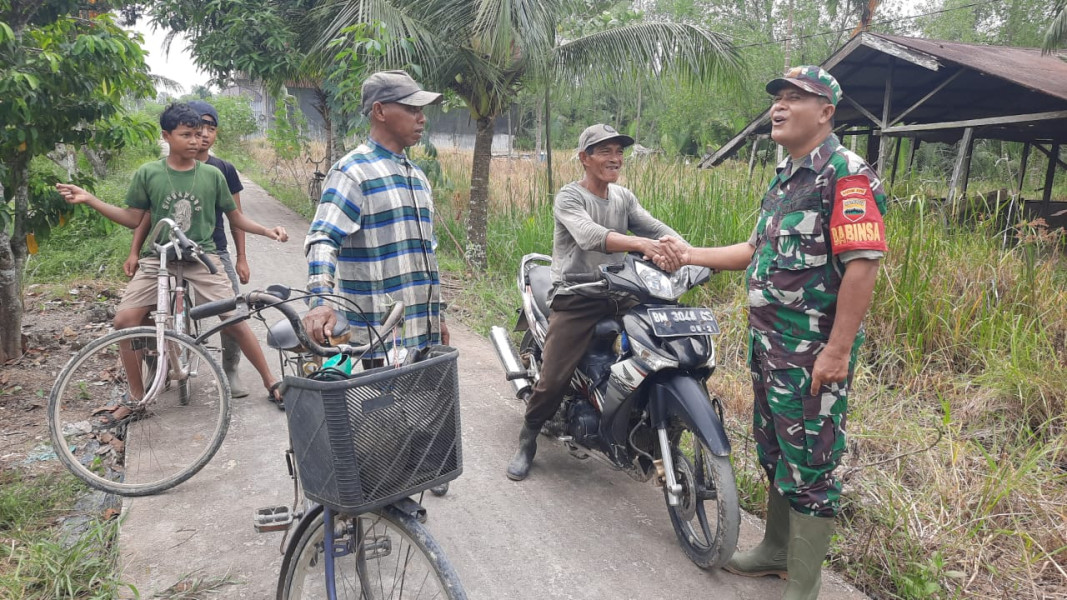 Babinsa 03/Tpl Giat Jalin Komsos Bersama Petani di Desa Binaan
