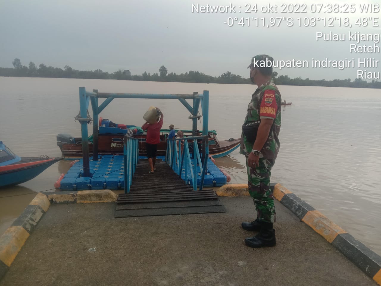 Posko Penegakan Disiplin Terhadap Penumpang Pelabuhan Oleh Babinsa Koramil 07/Reteh