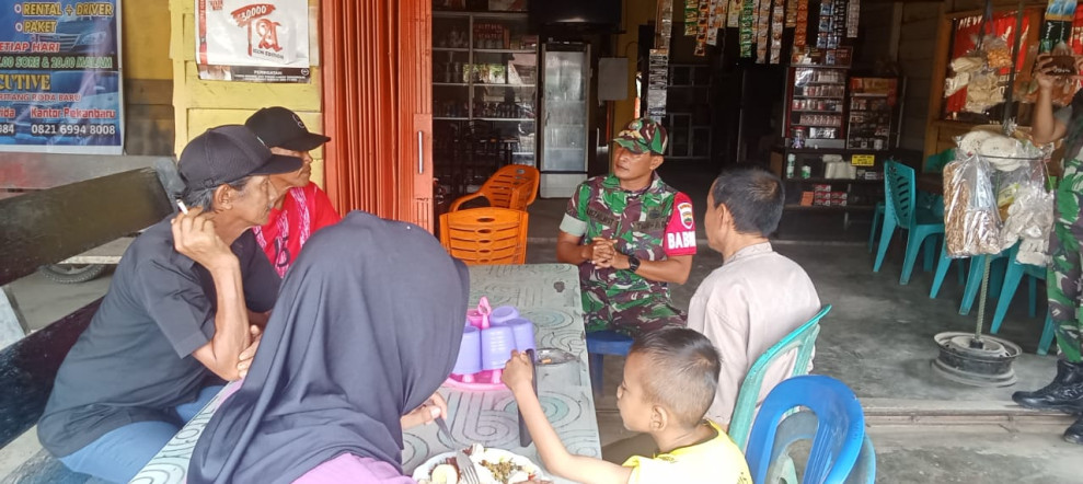 Babinsa Koramil 09/Kmg Turun Ke Wilayah Untuk Melihat Kondisi di Desa Binaan