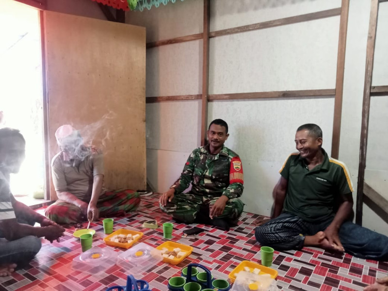 Dalam Situasi Lebaran, Babinsa Koramil 09/Kmg Jaga Kebersamaan dan Rasa Saling Kekeluargaan Antar Sesama