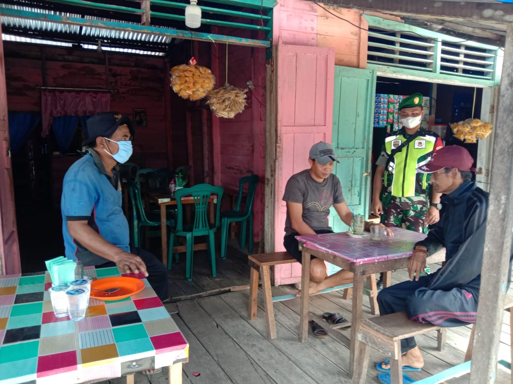 Babinsa Koramil 04/Kuindra Ajak Warga untuk Tetap Perhatikan dan Patuhi Protokol Kesehatan