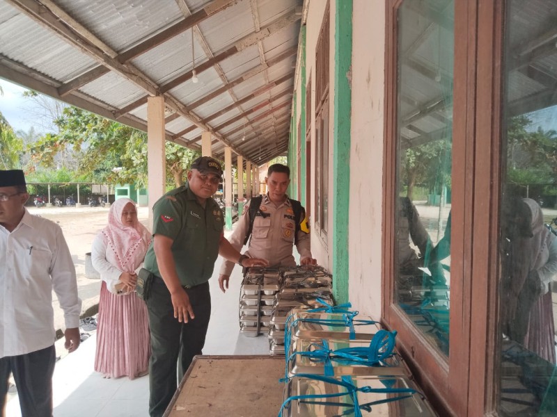 Babinsa Koramil 09/Kemuning Pastikan Situasi Aman dan Terkendali, Makan Bergizi Gratis Berhasil