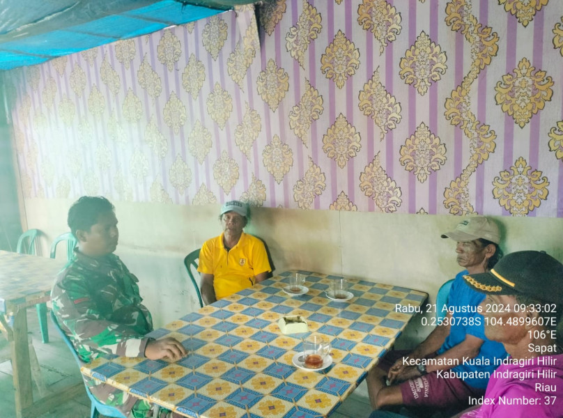 Dengan Komsos, Babinsa Koramil 04/Kuindra Dapat Jalin Silaturahmi Serta Tegur Sapa Antar Sesama