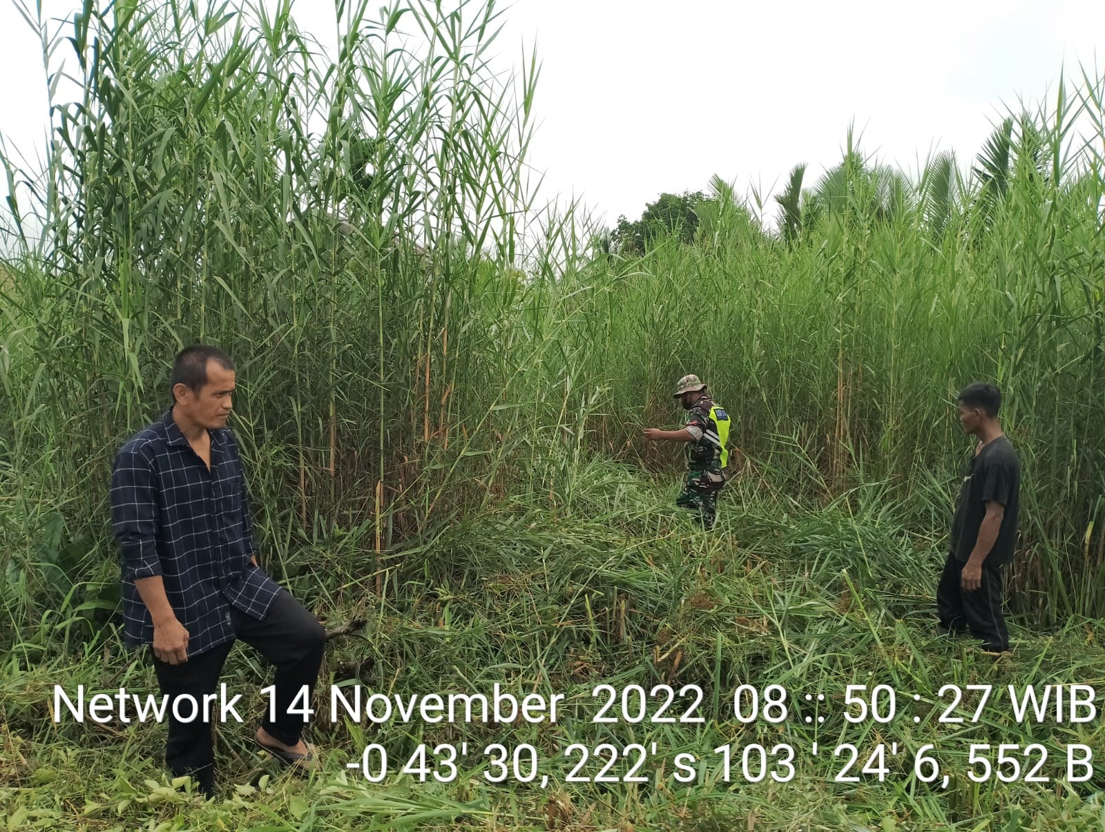 Peduli Karlahut Guna Cegah Kebakaran Oleh Babinsa Koramil 07/Reteh