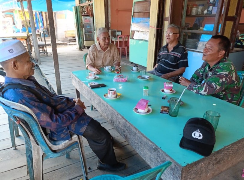 Dengan Komsos, Babinsa 05/Gas Serda Rudi Ciptakan Keakraban dengan Warga Binaan