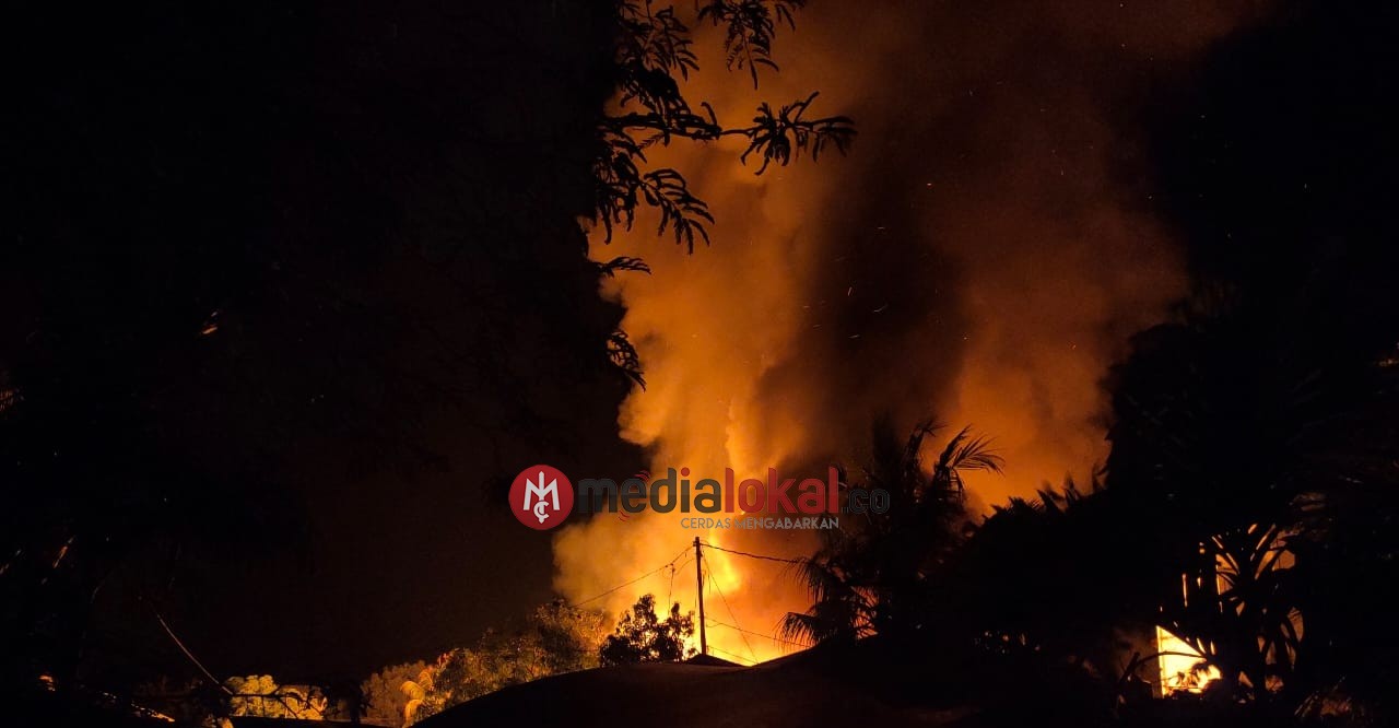 Dini Hari, Sebelas Unit Rumah di Tagaraja Sungai Guntung Habis Dijilat Api