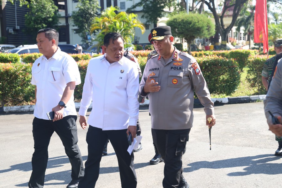 SESPIMTI POLRI Bagikan 100 Paket Sembako Untuk Warga Nongsa Yang Membutuhkan SESPIMTI POLRI Bagikan 100 Paket Sembako Untuk Warga Nongsa Yang Membutuhkan
