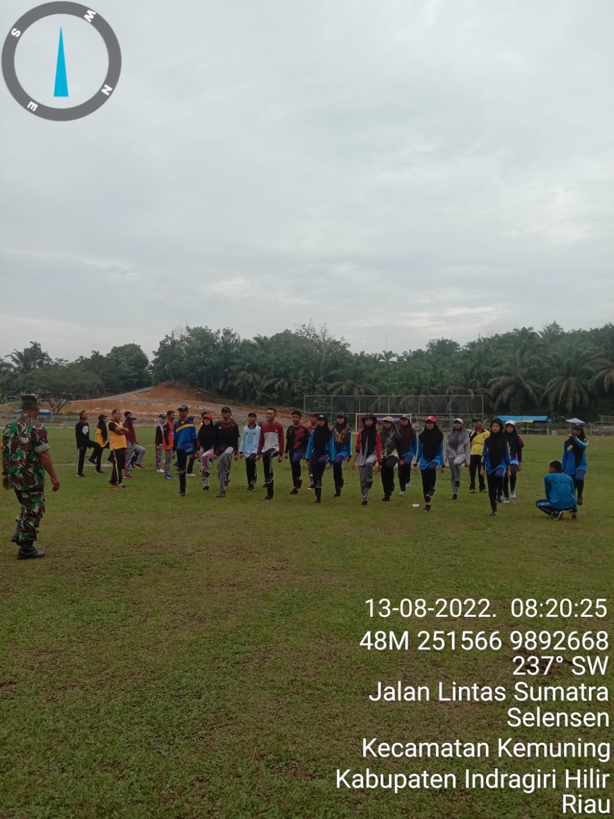 Matangkan Persiapan, Babinsa Serda Marwandi Terus Latih Paskibraka