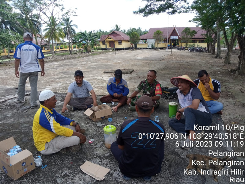 Babinsa Koramil 10/Pelangiran Himbau Untuk Selalu Hidup Rukun dan Damai di Wilayah