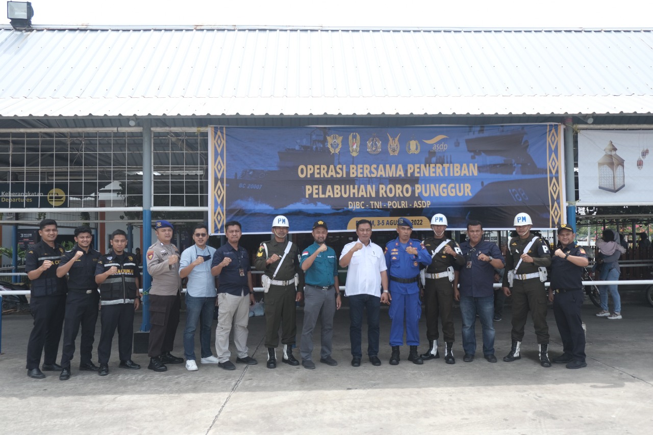 Bea Cukai Batam Bersama TNI, Polri dan ASDP Gelar Operasi Bersama di Pelabuhan Roro Telaga Punggur