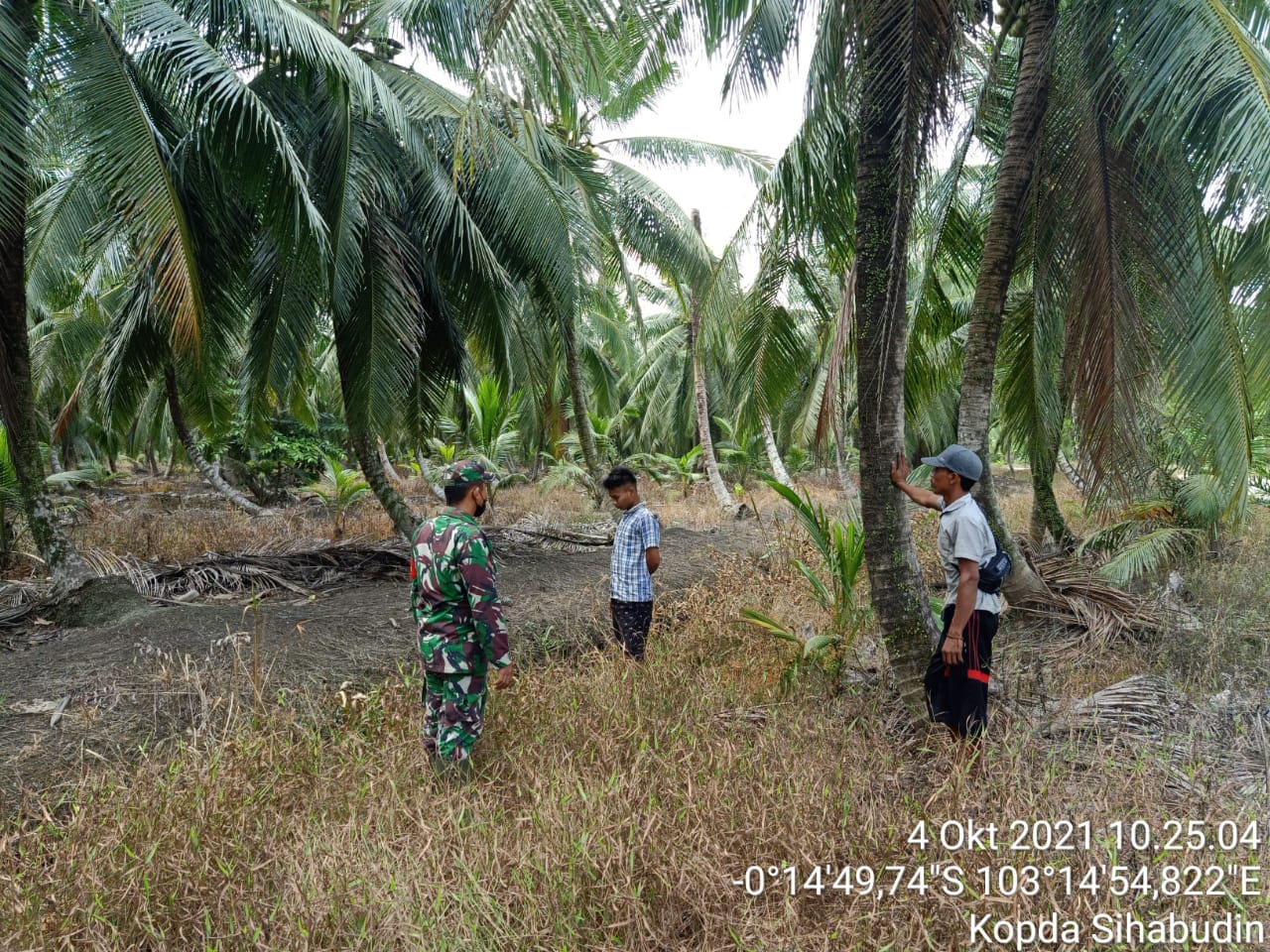Babinsa Koramil 12/Batang Tuaka Kopda Sihabudin Laksanakan Patroli Karlahut