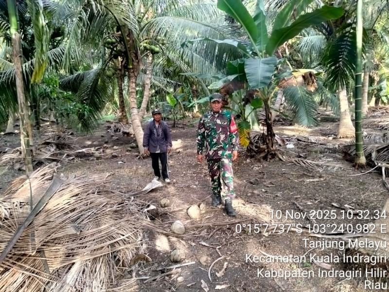Babinsa Teluk Dalam Laksanakan Patroli Tapal Batas di Wilayah Parit 9