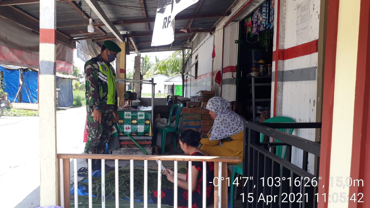 Babinsa Koramil 12/Batang Tuaka Ajak Masyarakat Tetap Laksanakan Prokes