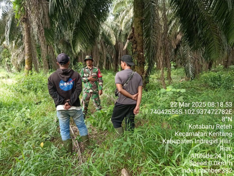 Patroli Karhutla di Wilayah Koramil 09/Kemuning, TNI dan Masyarakat Gabungan