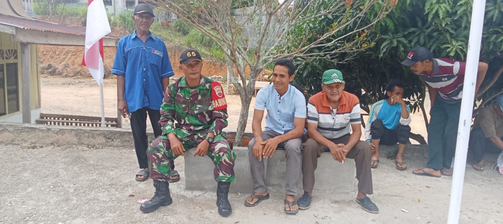 Jalin Silaturahmi Antar Sesama Melalui Komsos Babinsa Koramil 09/Kmg