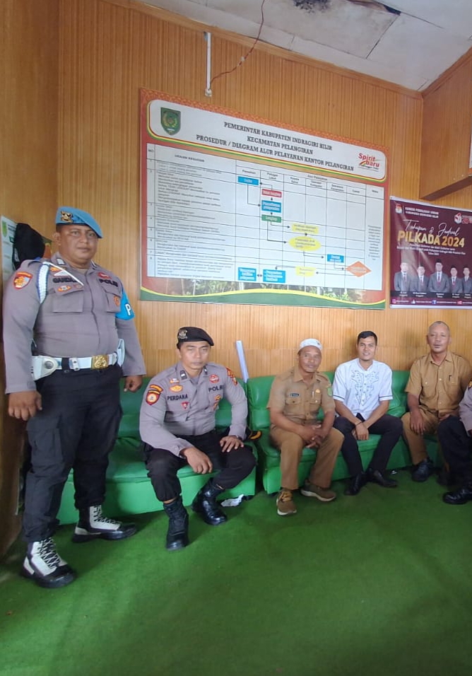 Polsek Pelangiran Gelar Patroli Kamtibmas Sambangi Aparatur Pemerintah dan Penyelenggara Pemilu