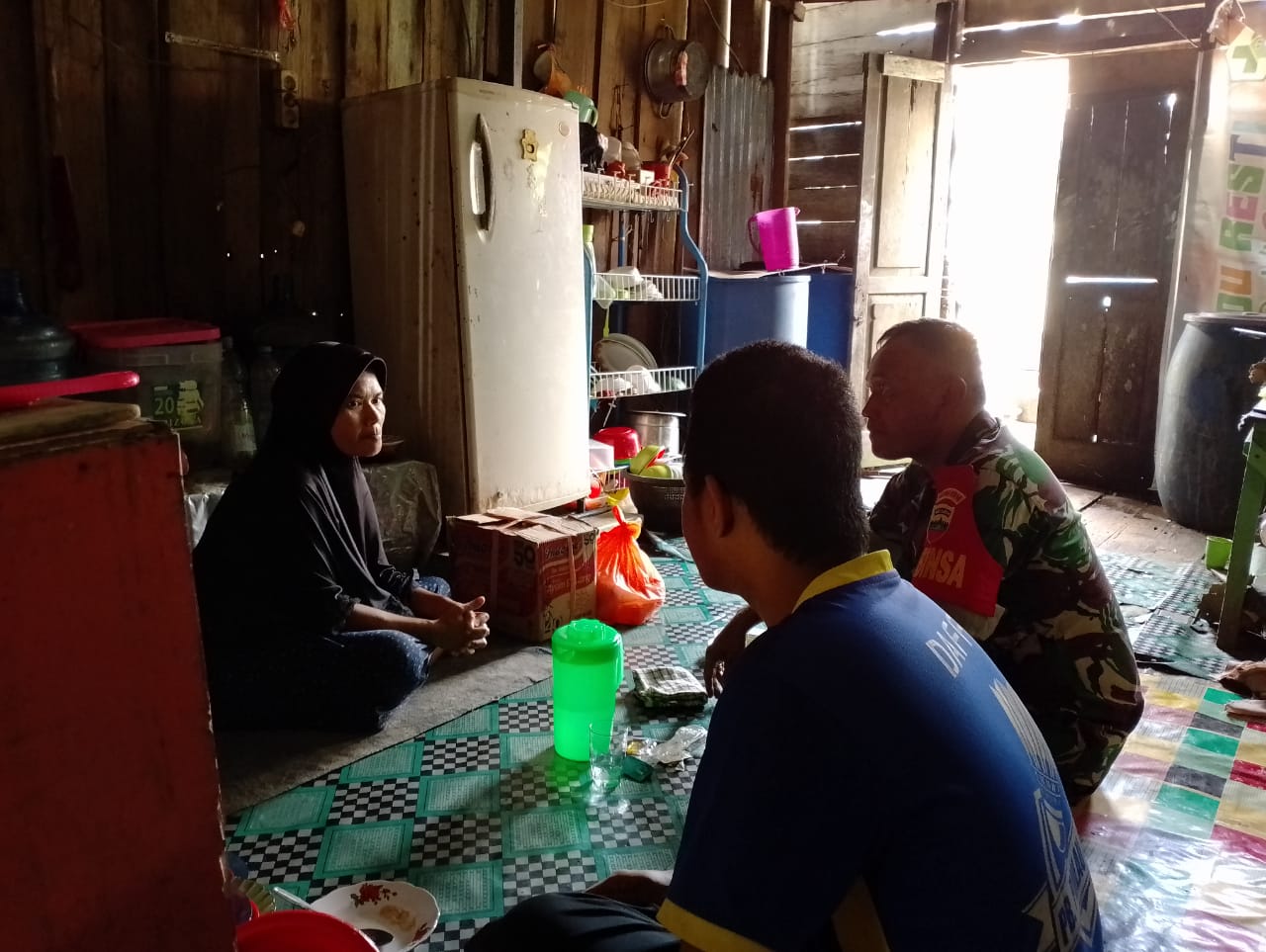 Babinsa Koramil 04/Kuindra Peduli Terhadap Masyarakat Melalui Komsos