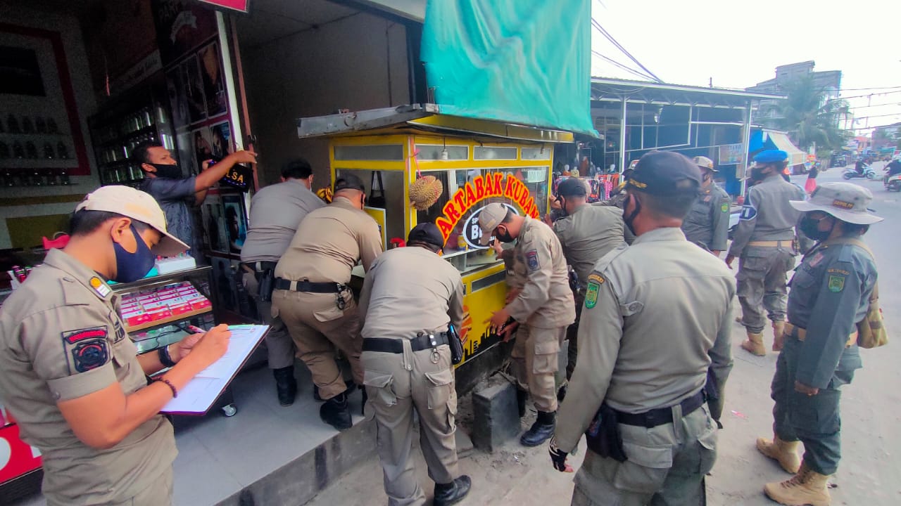 Rutin, Satpol PP Kembali Tertibkan Pedagang di Jalan Baharudin Yusuf Tembilahan