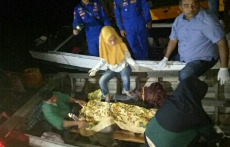 Akhirnya Jenazah Yang Hilang Diduga Disambar Petir di Perairan Pelangiran Inhil Berhasil Ditemukan 